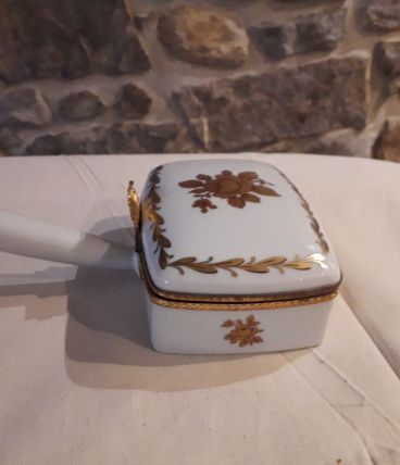 Boîte rare en porcelaine décorée main