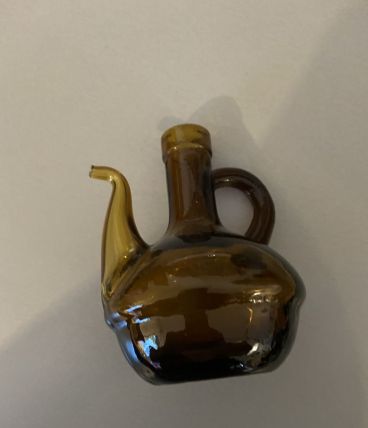 Carafe à huile en verre ambré année 70