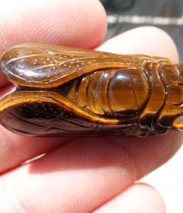 pendentif oeil de tigre sculpté