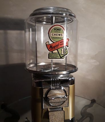 Distributeur chewing gum et bonbon. Style vintage, 80s globe