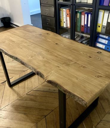 Table artisanale en bois massif