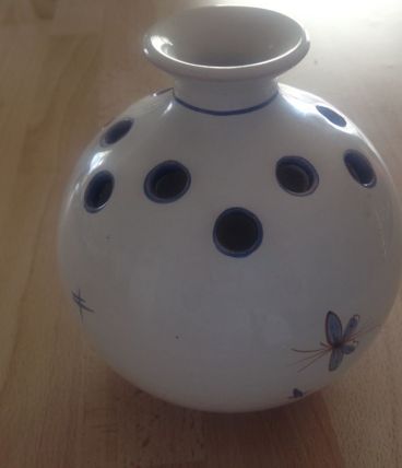 PETIT VASE DE MOUSTIERS