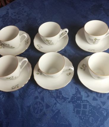  6 belles tasses à thé ou café, 6 soucoupes, porcelaine