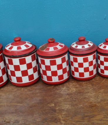 LOT POT ROUGE EN MÉTAL MOTIF CARREAUX ANNÉE 60-70