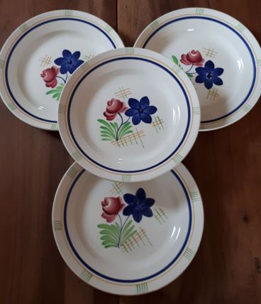 Lot de 4 assiettes anciennes  de Gien
