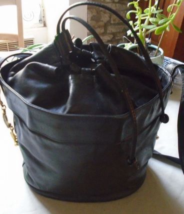 Sac en peau forme sceau