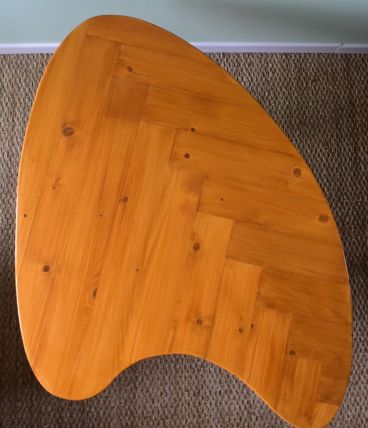 Table basse en bois avec motifs chevron