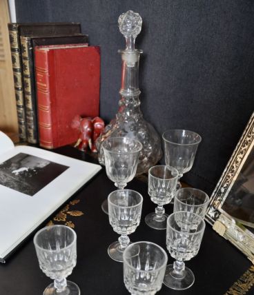 Série de 12 verres à liqueur