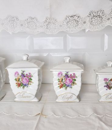 Service à épices fleuris  en porcelaine complet