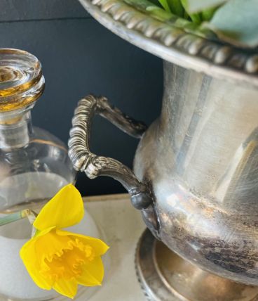 Vase Médicis avec anses en métal argenté - Circa 50