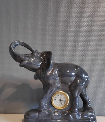 pendule éléphant en céramique grise