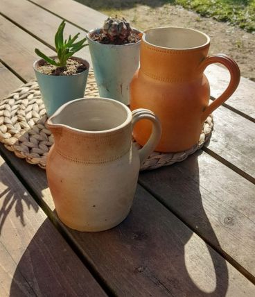 2 pots à lait signés Digoin France, artisanal