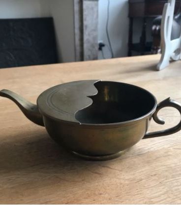 Biberon de malade /Canard signé "Vincent Garnier" en étain