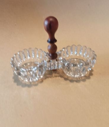 Salière poivrière en verre moulé