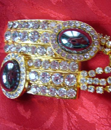 Broche en strass années 80