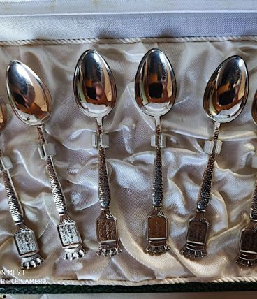 Série de 6 petites cuillères à Moka Mét. argenté à spatule  