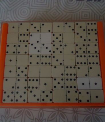 Jeu de dominos dans sa boite d'origine vintage