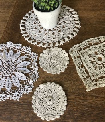 Lot de 5 napperons vintage