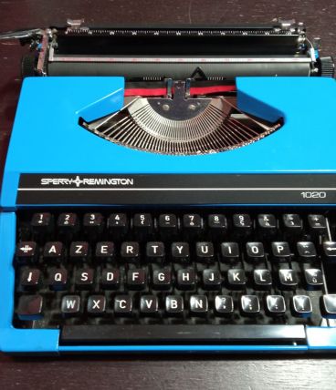 Machine à écrire Sperry Rand Remington 1020 de couleur bleue