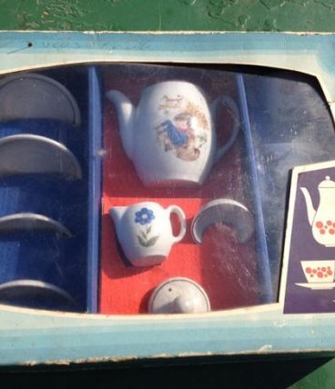 Deux dînettes en porcelaine