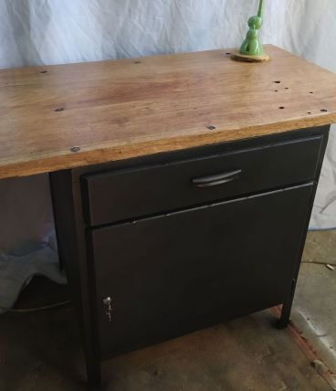 Buffet ,meuble de rangement base établi insutriel année 70 