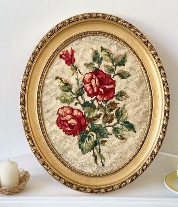 Cadre ovale roses canevas