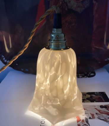 Lampe baladeuse vintage en en verre de Clichy blanc