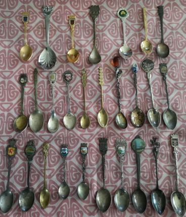 LOT d'anciennes petites cuillères de Collection ville pays e