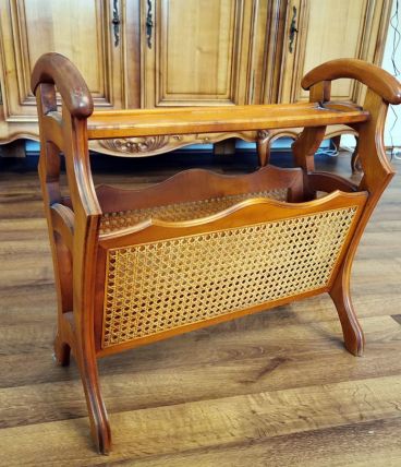 Porte revue avec tablette en bois