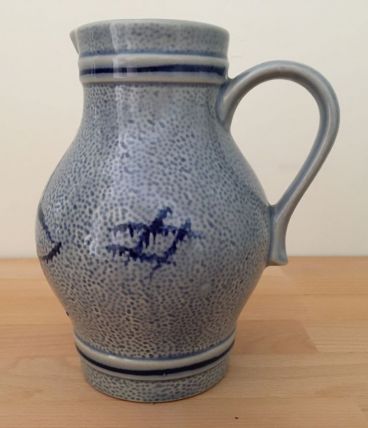 Vase Pichet en Grès, Décor Floral Bleu Cobalt, Poterie Artis