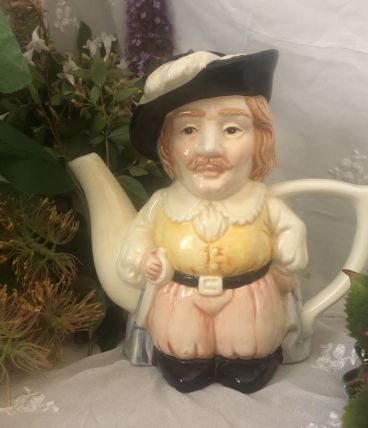 Pichet personnage ou théière en céramique