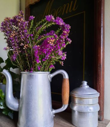 Cafetière ancienne en aluminium 