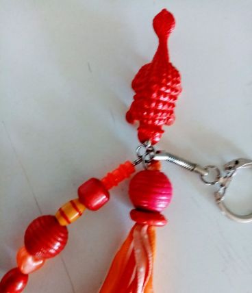 Porte clé dinosaure, bijou de sac, perles, pompon, rubans