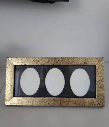 Cadre  couleur doré.