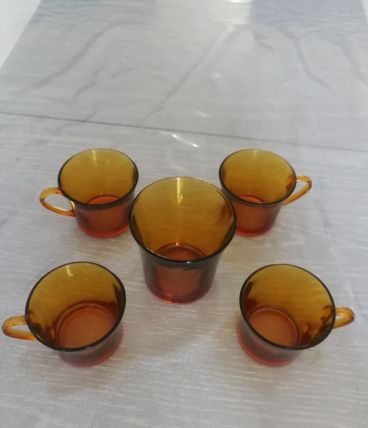 4 tasses, 1 verre Duralex ambré 