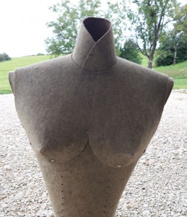 Buste en carton années 50