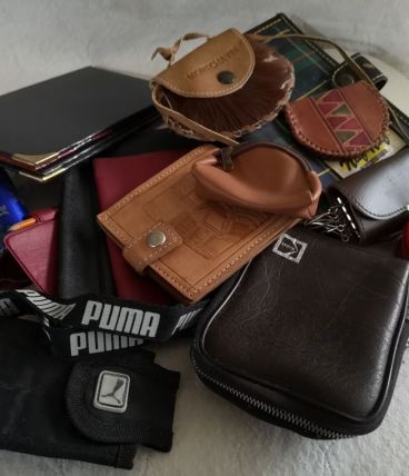 lot de porte-monnaies cartes clefs dont des marques