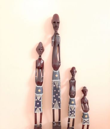 statues africaine en bois, famille Masaï , Kenya