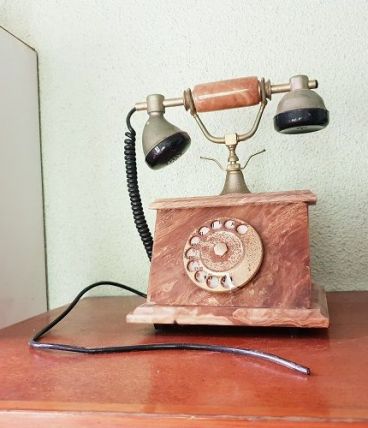 Téléphone vintage en marbre et cuivre ( ref K7)