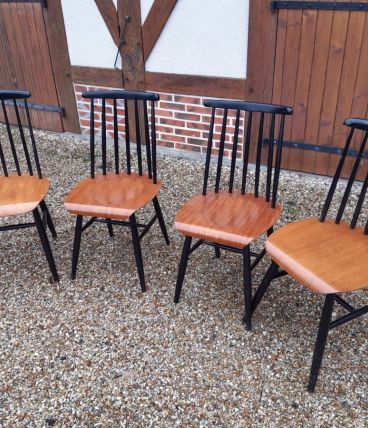 Chaises scandinaves   de style en bon etat  