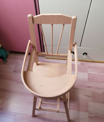 Petite chaise vintage rose vielli 
