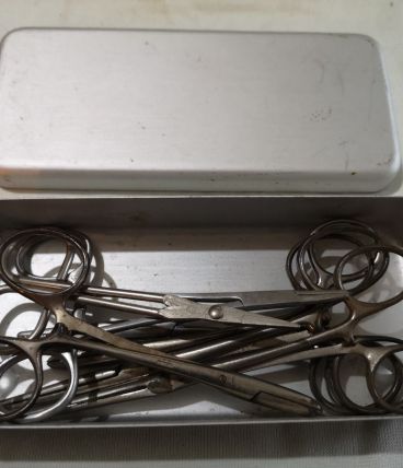 LOT CISEAUX MEDICAUX comme neufs