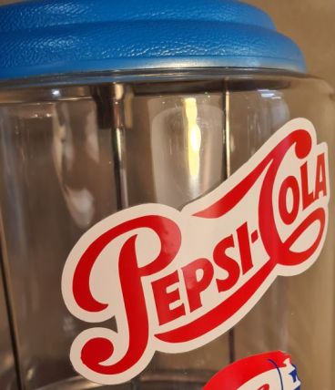 Distributeur chewing gum et bonbon en acier. Style vintage, 