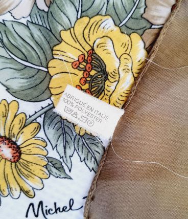 Foulard polyester décor botanique 