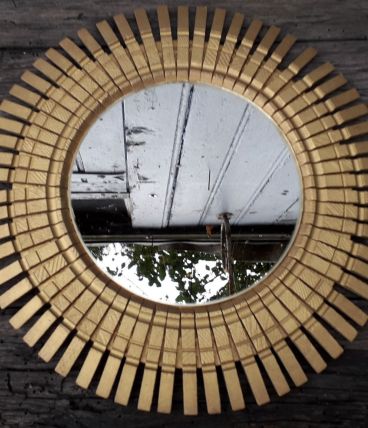 miroir soleil en épingles à linge en bois doré