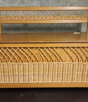 Coffre-banc en bois et rotin des années 60-70