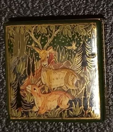 Poudrier métal doré motif couple cerf et biche