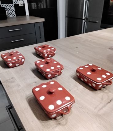 Cocotte vintage rouge à pois blanc 