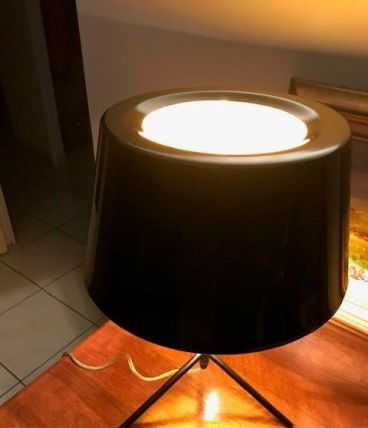 Lampe trépied de table métal noir
