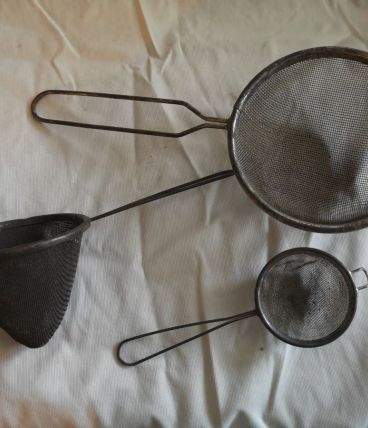 lot 3 anciennes Passoires métal blanc